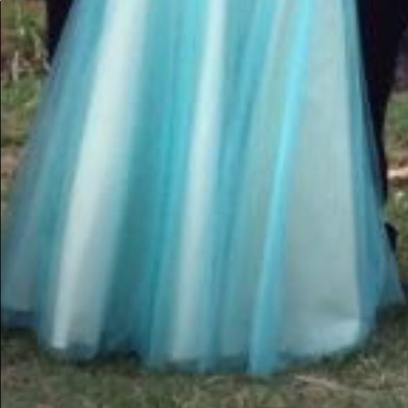 PROM DRESS - Picture 3 of 3